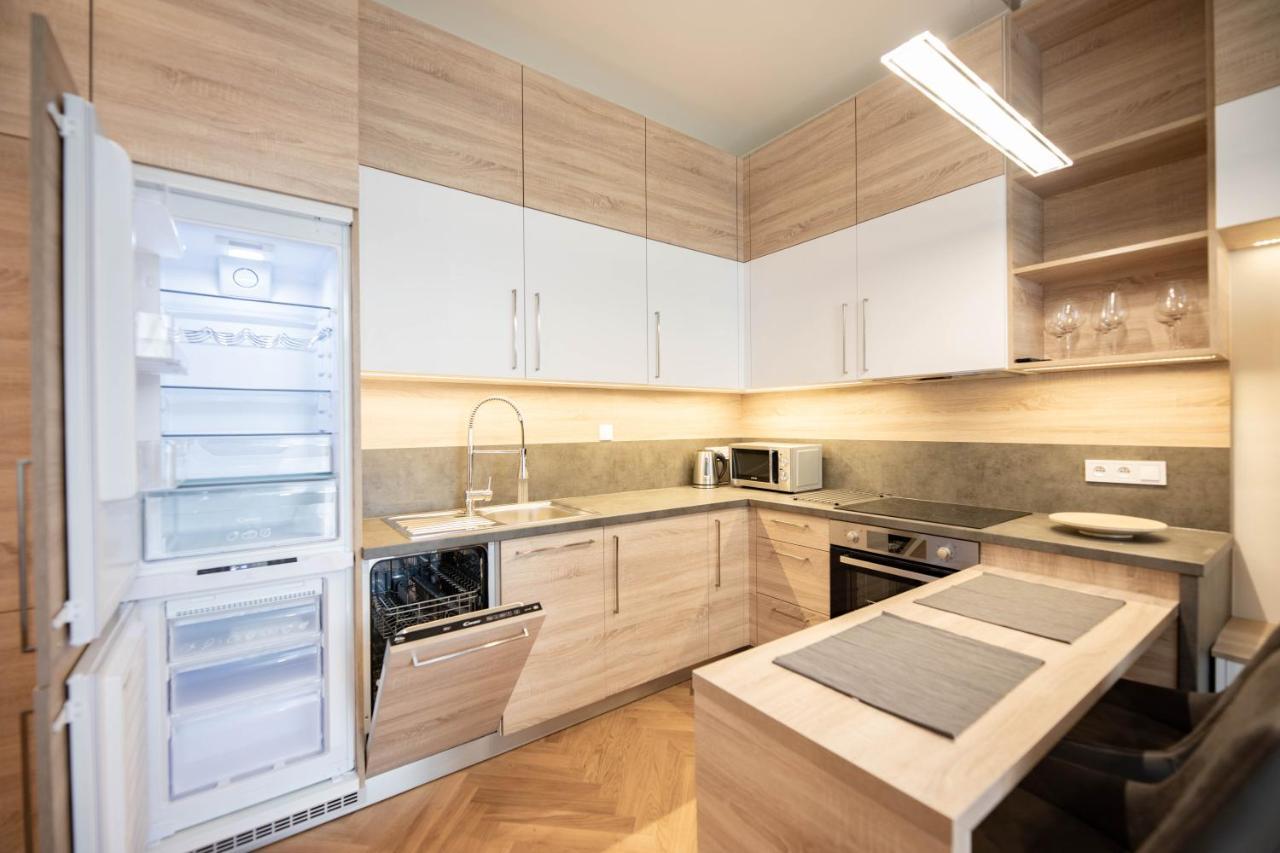 Friendly Apartments In Прага Екстериор снимка