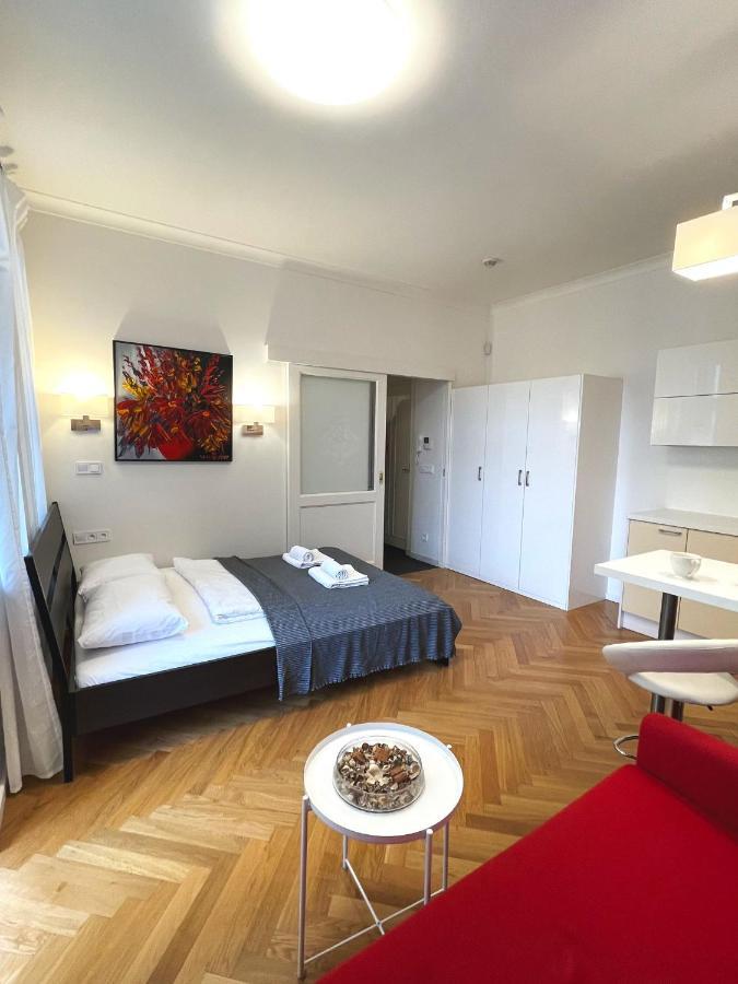 Friendly Apartments In Прага Екстериор снимка