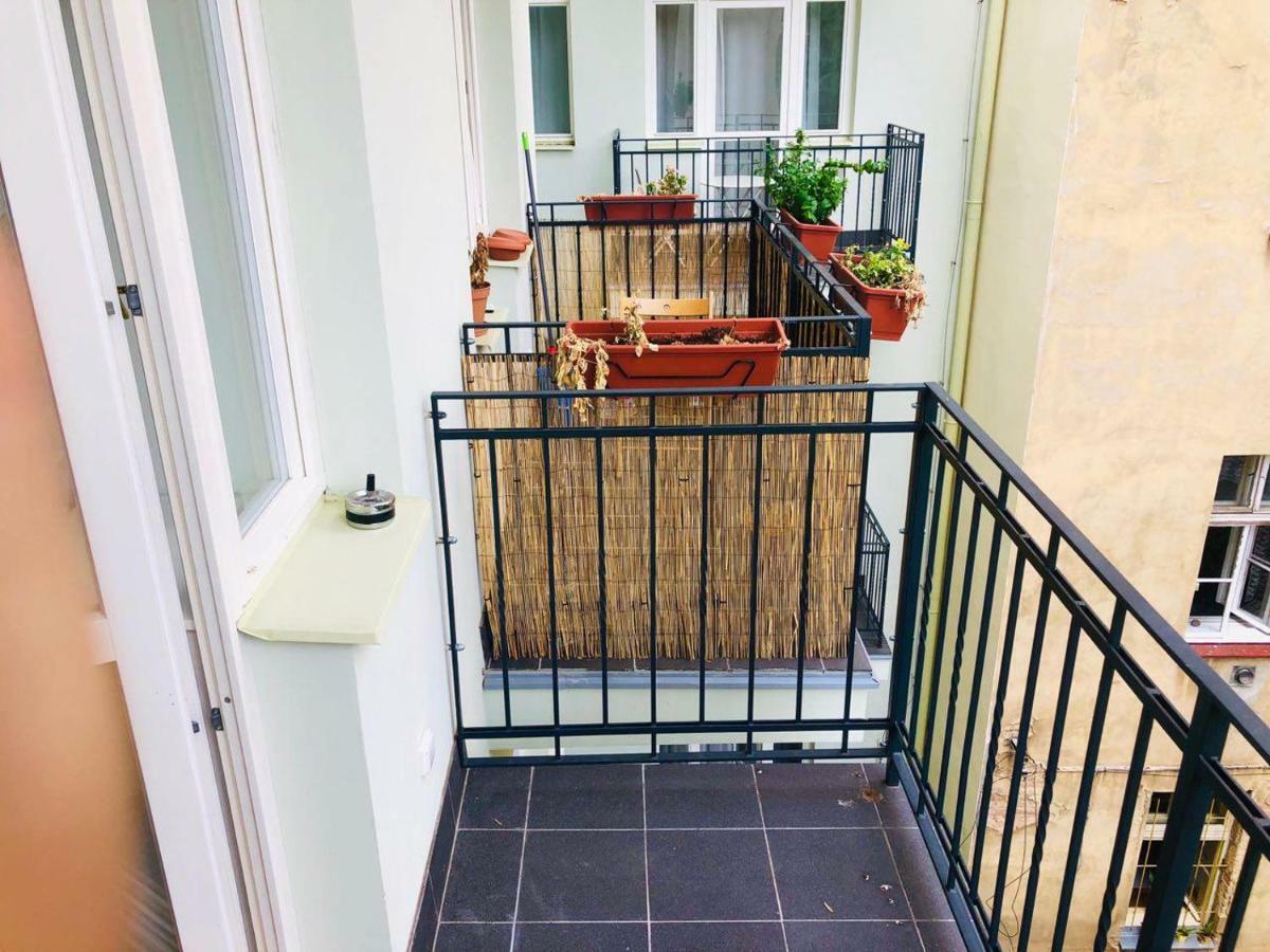 Friendly Apartments In Прага Екстериор снимка