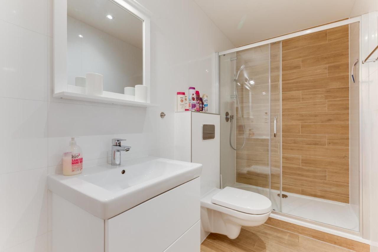 Friendly Apartments In Прага Екстериор снимка