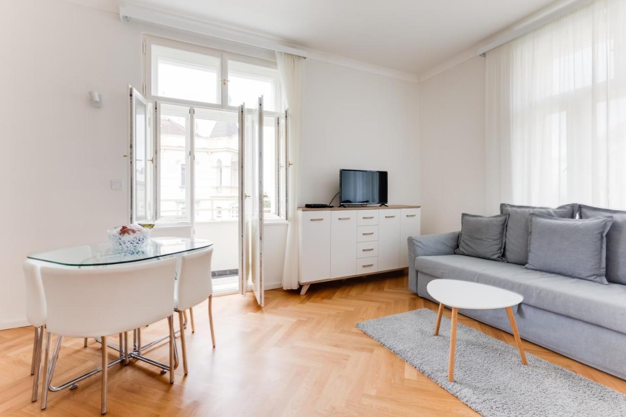 Friendly Apartments In Прага Екстериор снимка