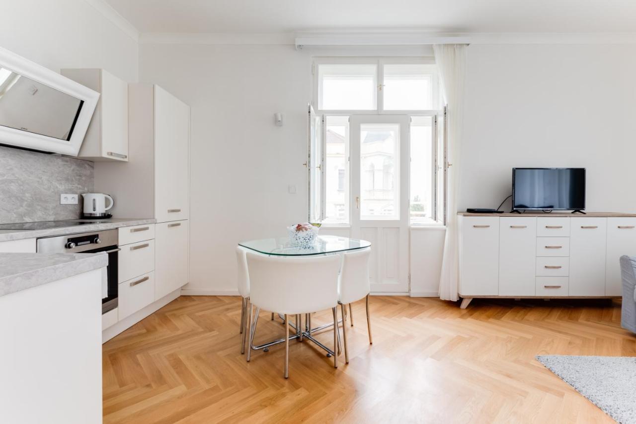 Friendly Apartments In Прага Екстериор снимка
