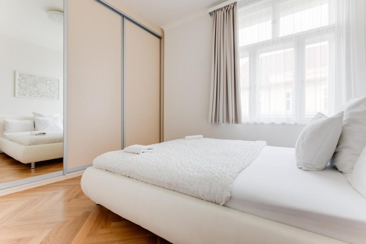 Friendly Apartments In Прага Екстериор снимка