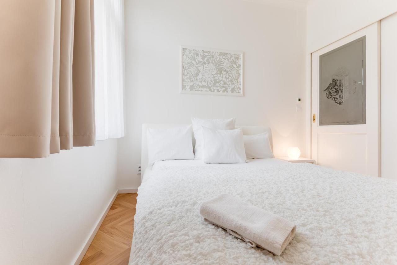 Friendly Apartments In Прага Екстериор снимка