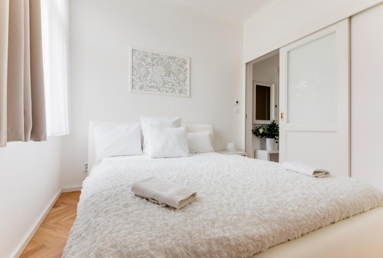 Friendly Apartments In Прага Екстериор снимка