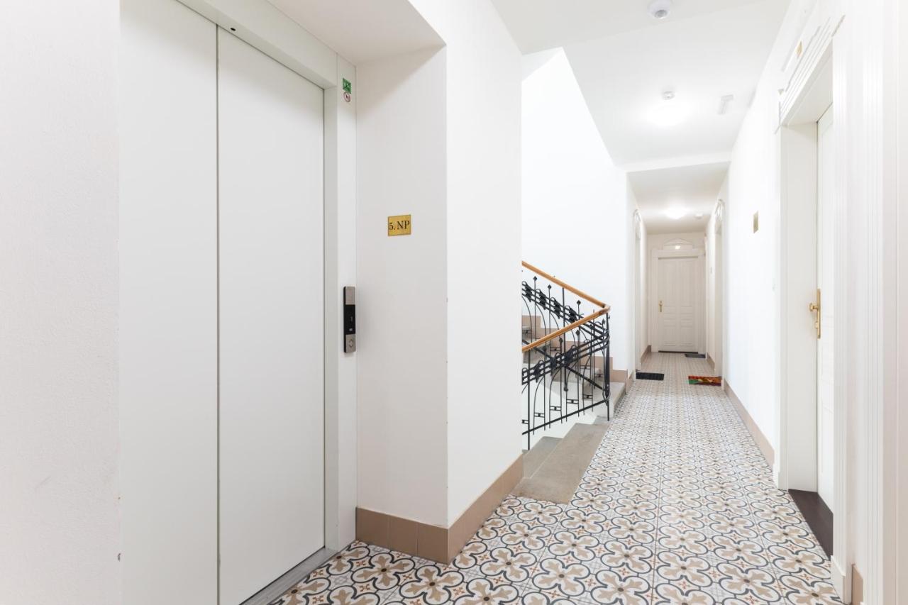 Friendly Apartments In Прага Екстериор снимка