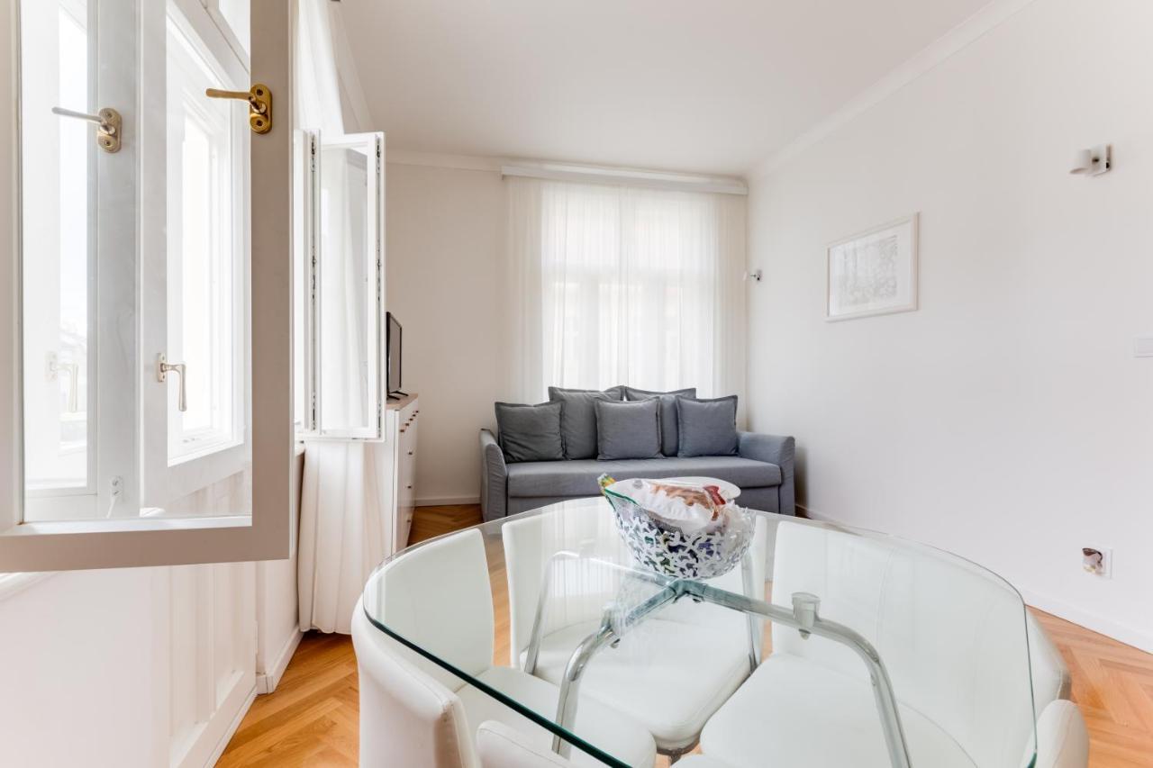 Friendly Apartments In Прага Екстериор снимка