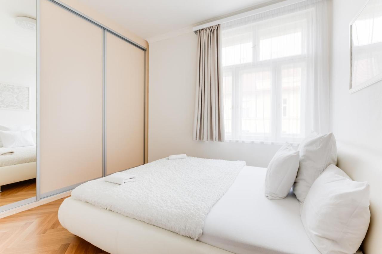 Friendly Apartments In Прага Екстериор снимка