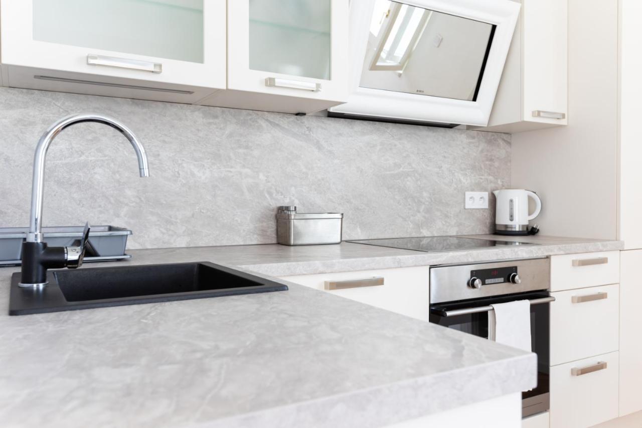 Friendly Apartments In Прага Екстериор снимка
