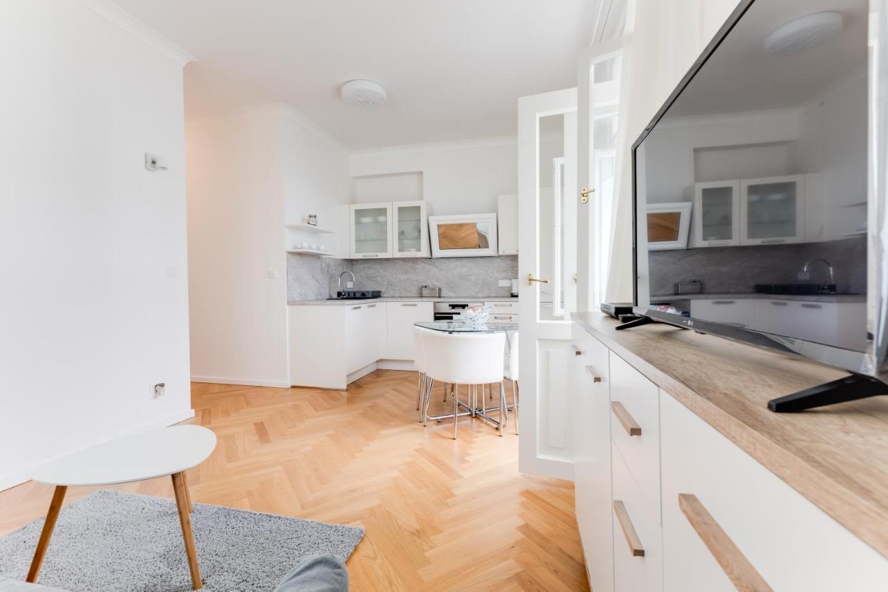 Friendly Apartments In Прага Екстериор снимка