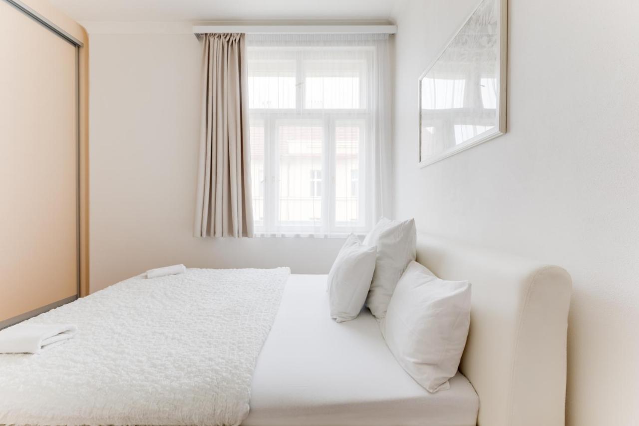 Friendly Apartments In Прага Екстериор снимка