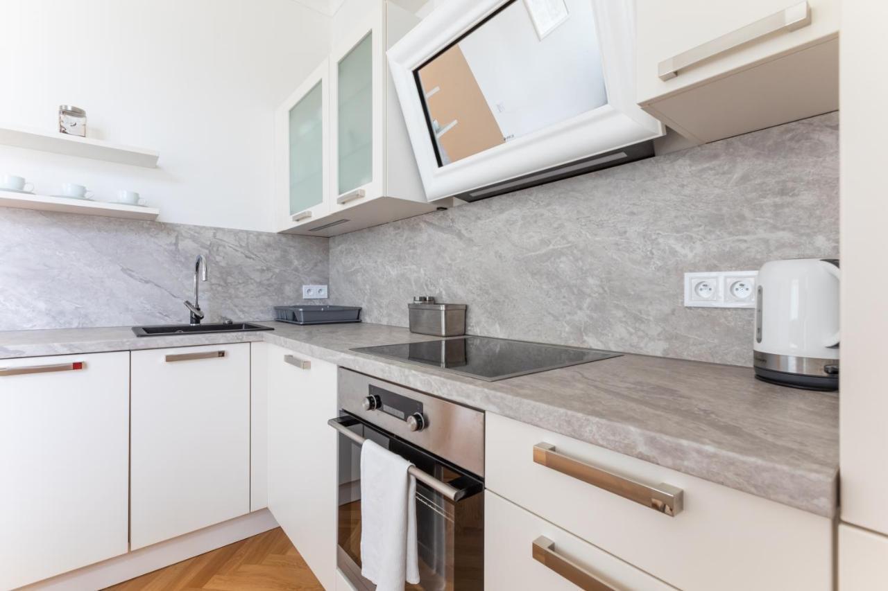 Friendly Apartments In Прага Екстериор снимка