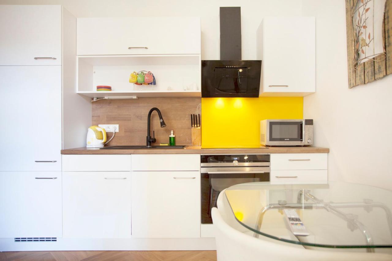 Friendly Apartments In Прага Екстериор снимка