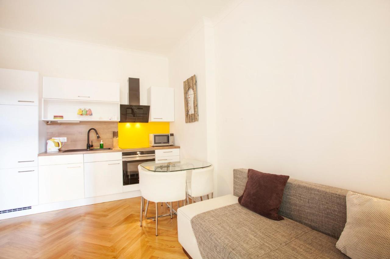 Friendly Apartments In Прага Екстериор снимка